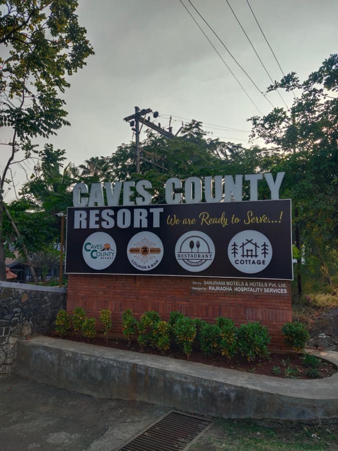 Caves County Resort Mālegaon Eksteriør bilde